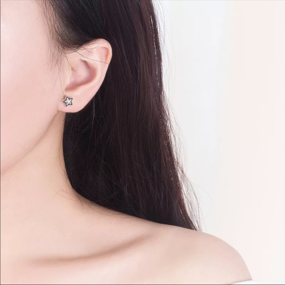 Sterling Silver 925 Star ⭐️ Stud Earrings - Picture 2 of 4
